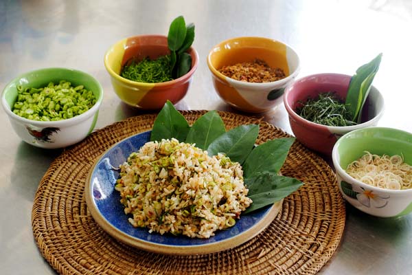 ข้าวยำใบพาโหม... ไม่มีน้ำบูดู แต่หรอยแรง!