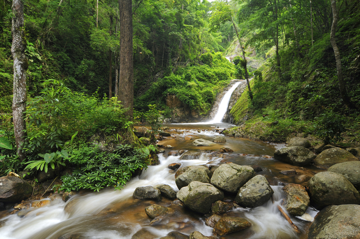 อาบน้ำแร่ ชมน้ำตก – เวลาความสุขที่ อุทยานแห่งชาติ แจ้ซ้อน – Nairobroo